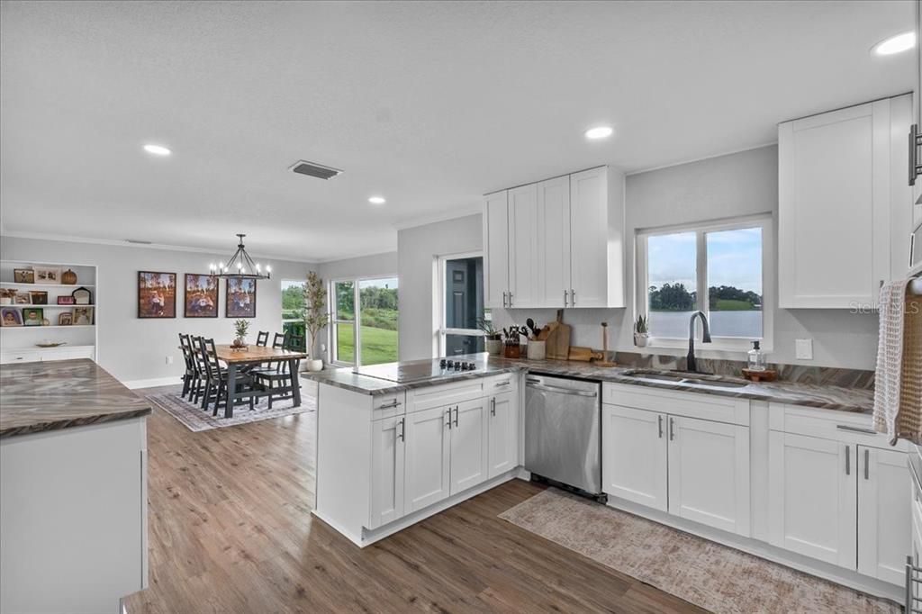 En Venta: $734,999 (4 camas, 3 baños, 2380 Pies cuadrados)