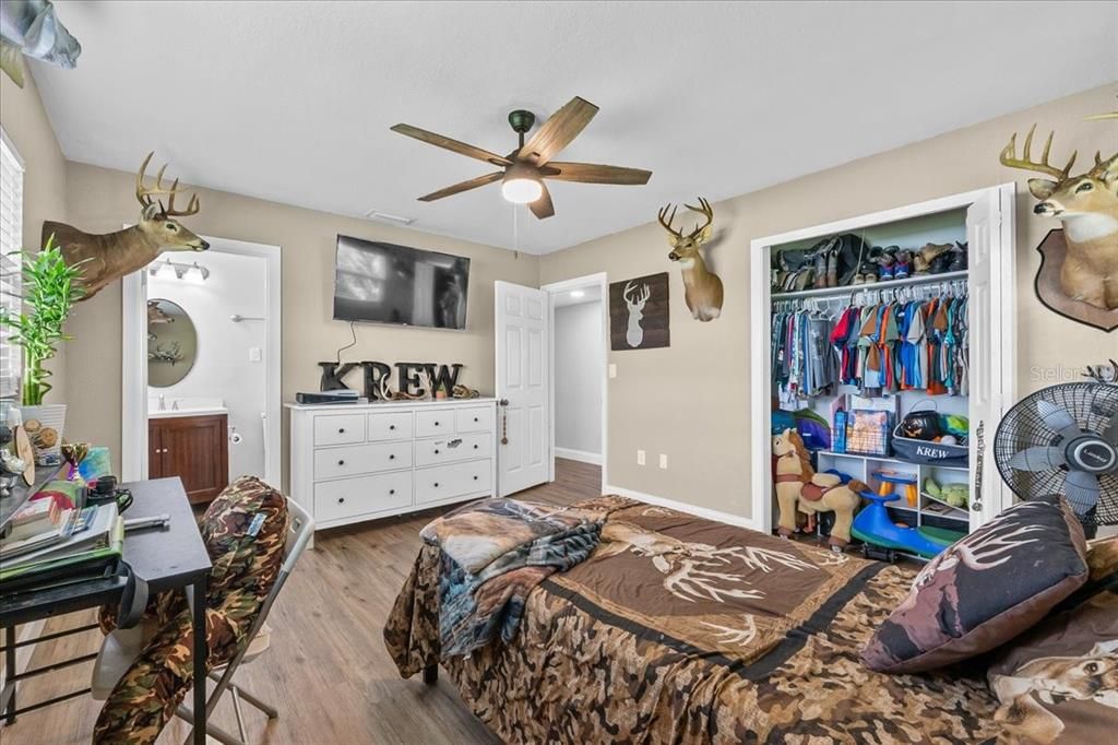 En Venta: $734,999 (4 camas, 3 baños, 2380 Pies cuadrados)