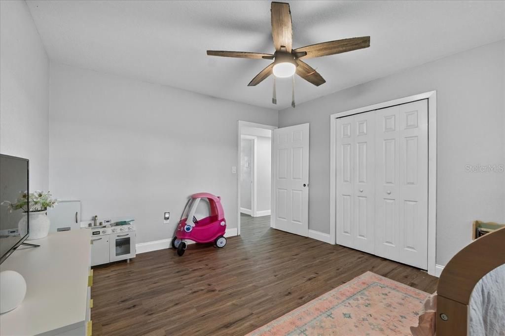 En Venta: $734,999 (4 camas, 3 baños, 2380 Pies cuadrados)