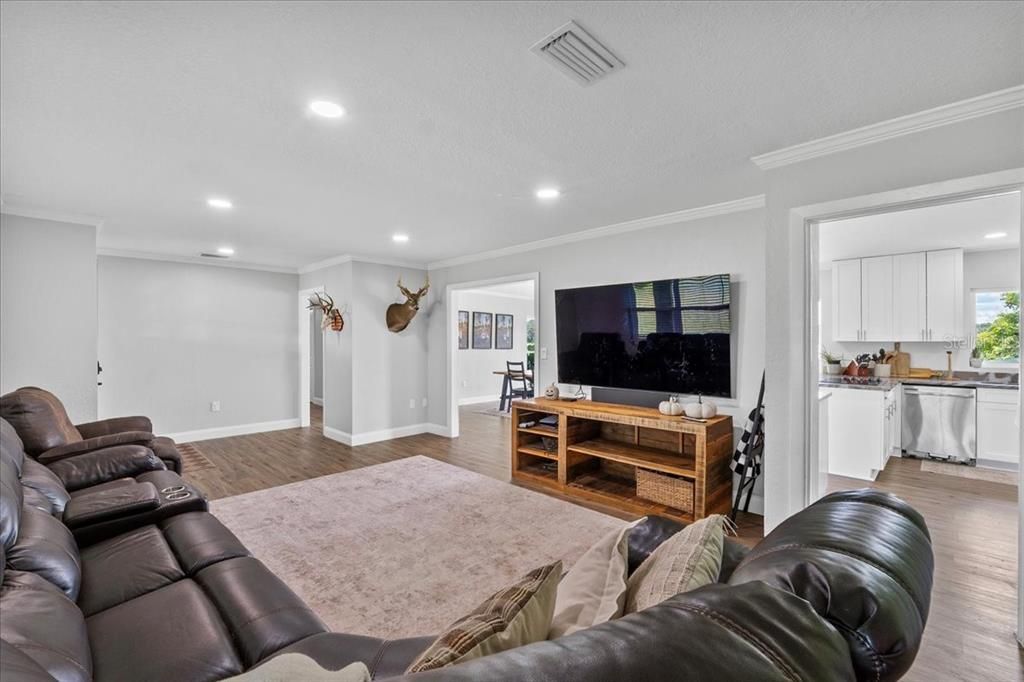 En Venta: $734,999 (4 camas, 3 baños, 2380 Pies cuadrados)