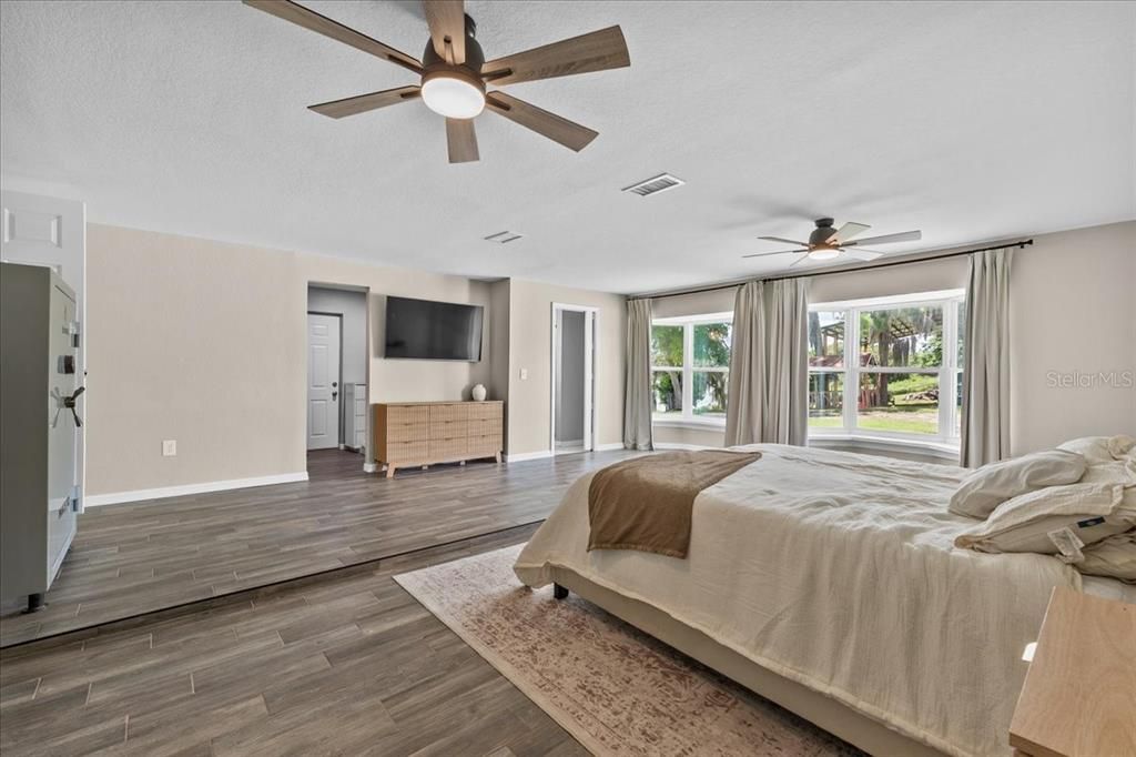 En Venta: $734,999 (4 camas, 3 baños, 2380 Pies cuadrados)