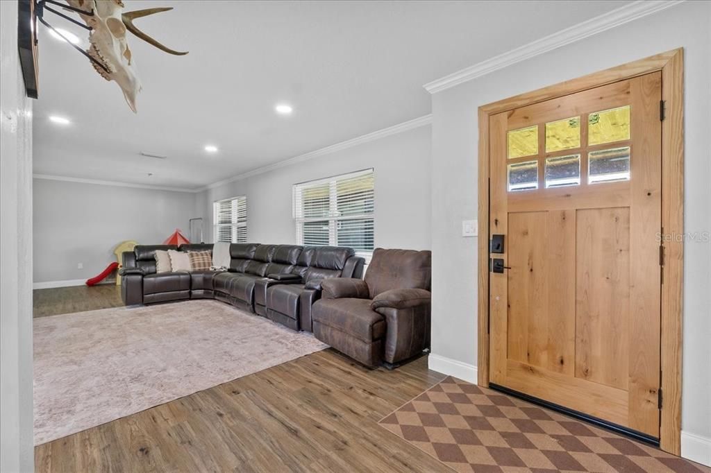 En Venta: $734,999 (4 camas, 3 baños, 2380 Pies cuadrados)