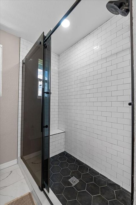 En Venta: $734,999 (4 camas, 3 baños, 2380 Pies cuadrados)