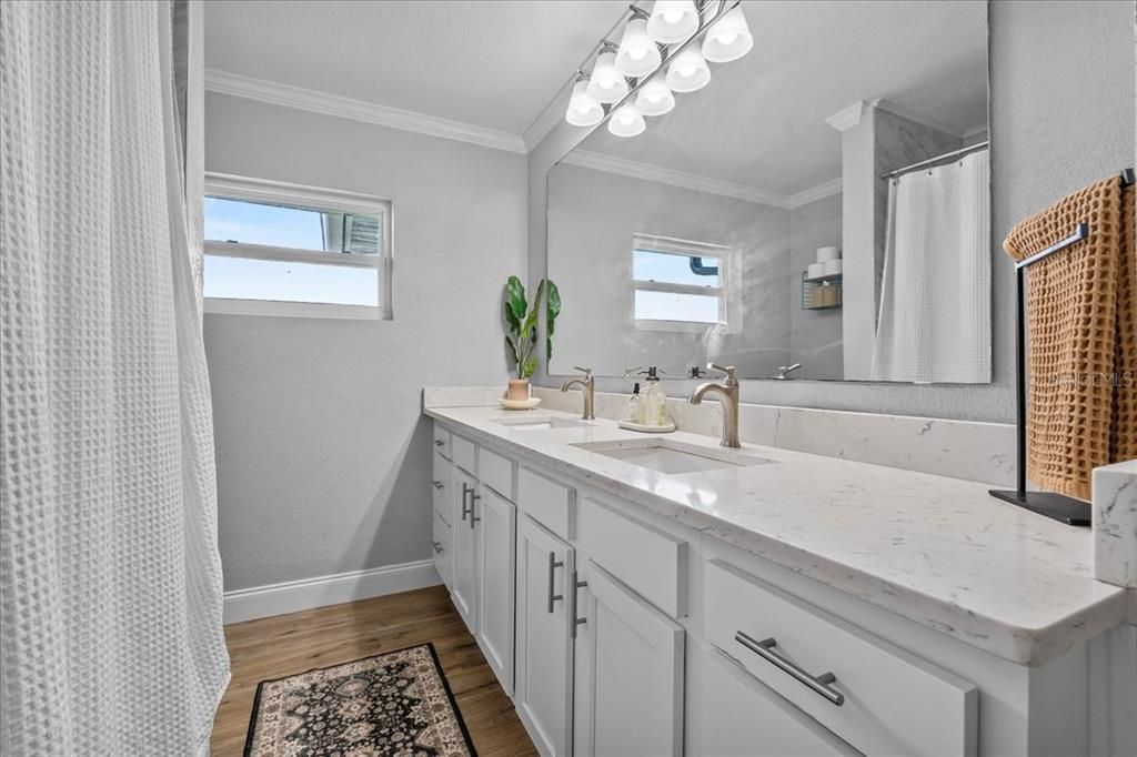 En Venta: $734,999 (4 camas, 3 baños, 2380 Pies cuadrados)