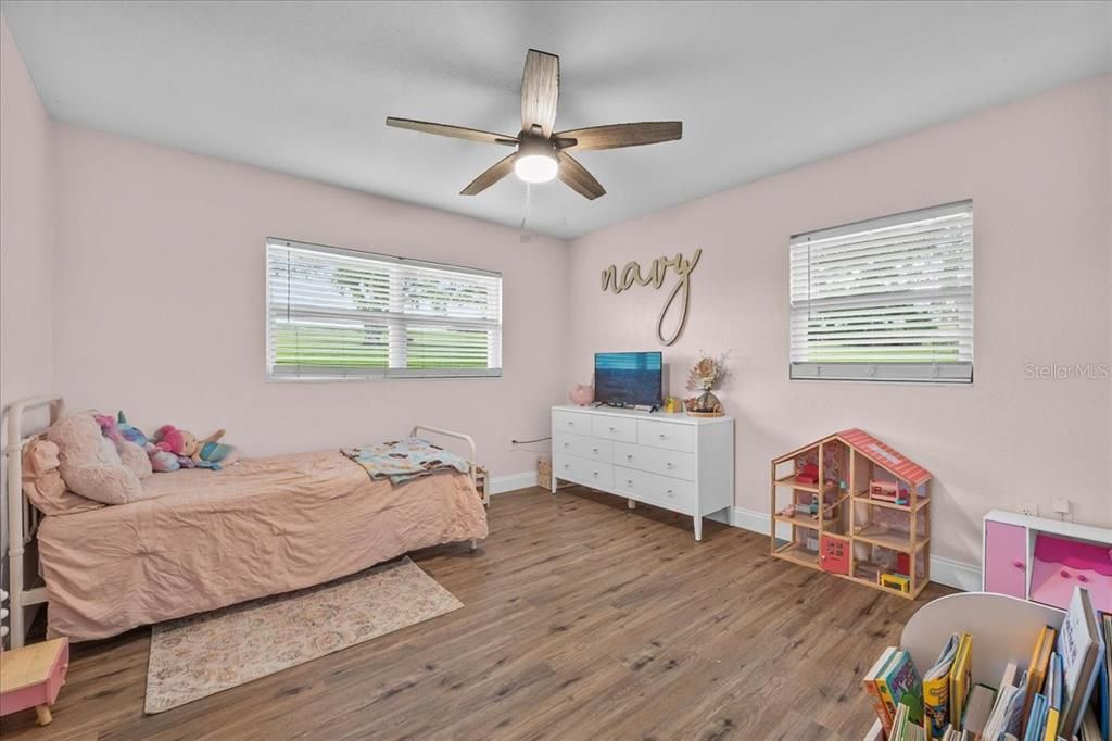 En Venta: $734,999 (4 camas, 3 baños, 2380 Pies cuadrados)