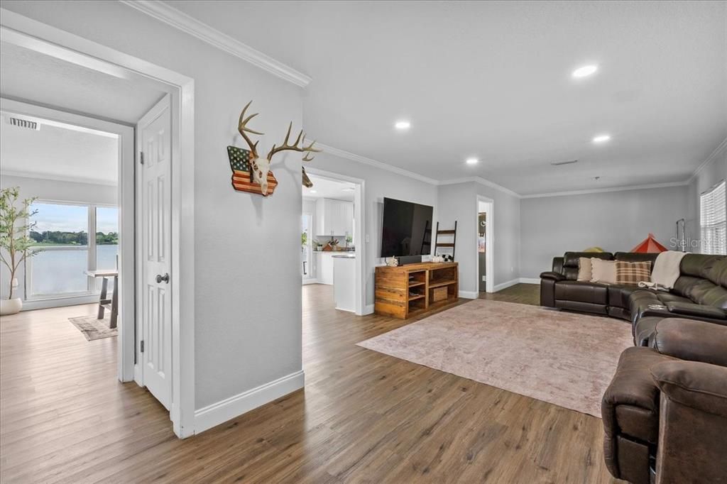 En Venta: $734,999 (4 camas, 3 baños, 2380 Pies cuadrados)