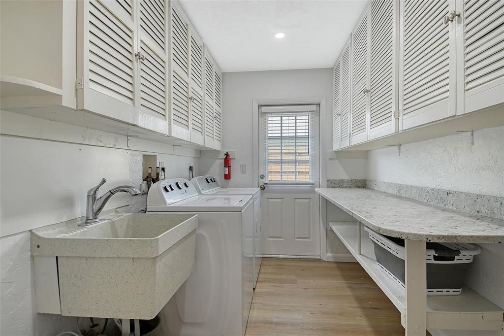 В аренду: $8,000 (3 спален, 2 ванн, 2084 Квадратных фут)