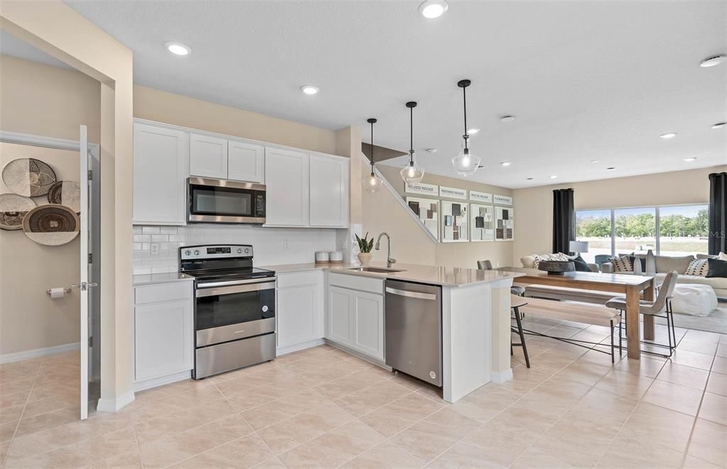 Active With Contract: $372,790 (3 beds, 2 baths, 1782 Square Feet)