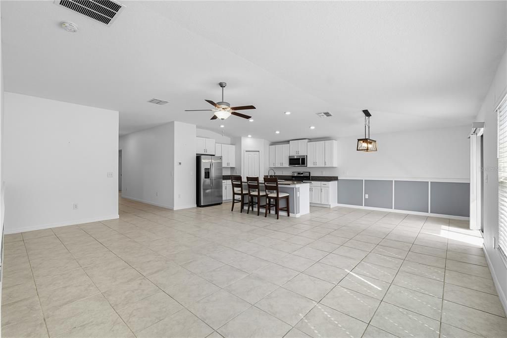 待售: $365,000 (4 贝兹, 2 浴室, 1935 平方英尺)