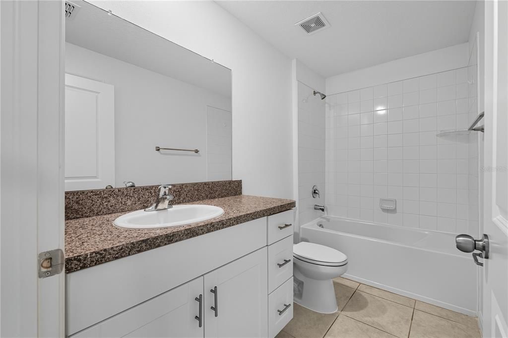 待售: $365,000 (4 贝兹, 2 浴室, 1935 平方英尺)