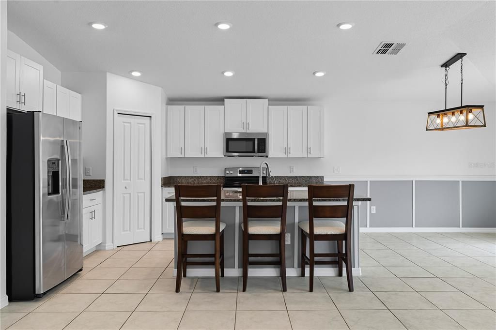 待售: $365,000 (4 贝兹, 2 浴室, 1935 平方英尺)