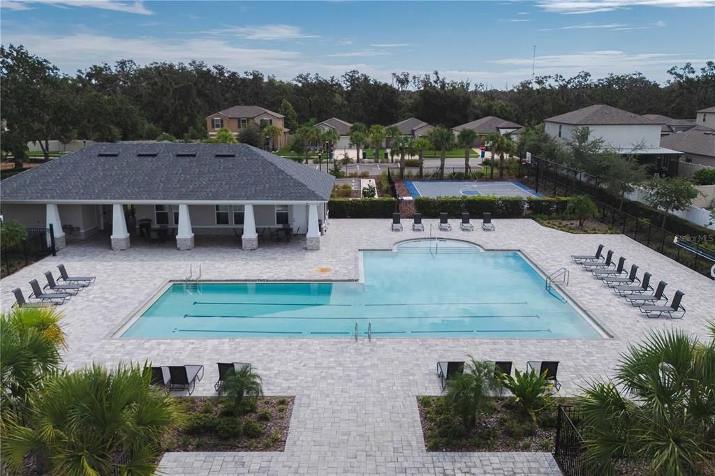 待售: $365,000 (4 贝兹, 2 浴室, 1935 平方英尺)