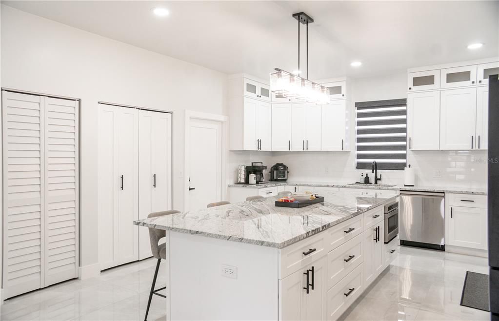 В аренду: $4,350 (4 спален, 3 ванн, 2302 Квадратных фут)