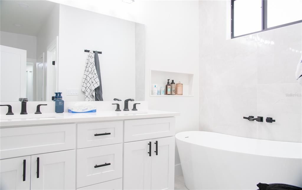 В аренду: $4,350 (4 спален, 3 ванн, 2302 Квадратных фут)