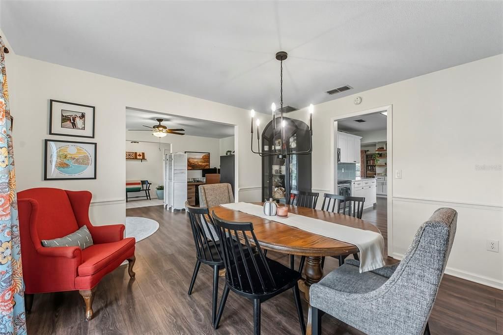 待售: $478,000 (4 贝兹, 2 浴室, 2527 平方英尺)