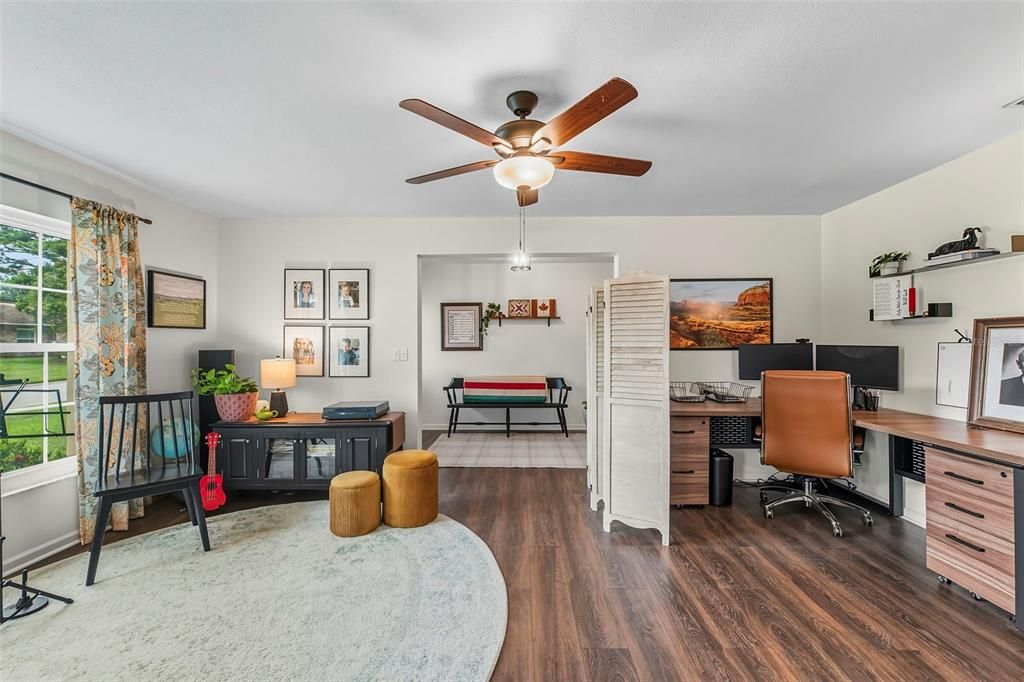 待售: $478,000 (4 贝兹, 2 浴室, 2527 平方英尺)