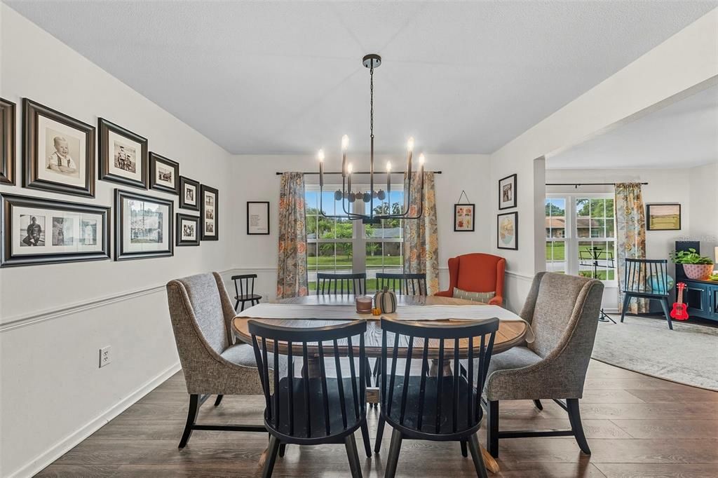 待售: $478,000 (4 贝兹, 2 浴室, 2527 平方英尺)