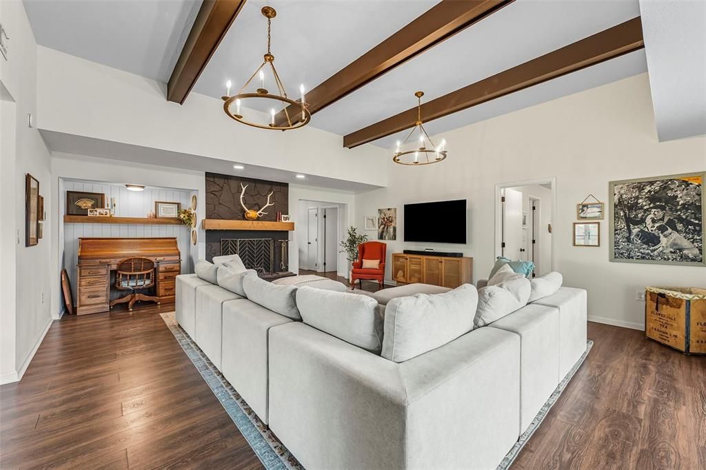 待售: $478,000 (4 贝兹, 2 浴室, 2527 平方英尺)