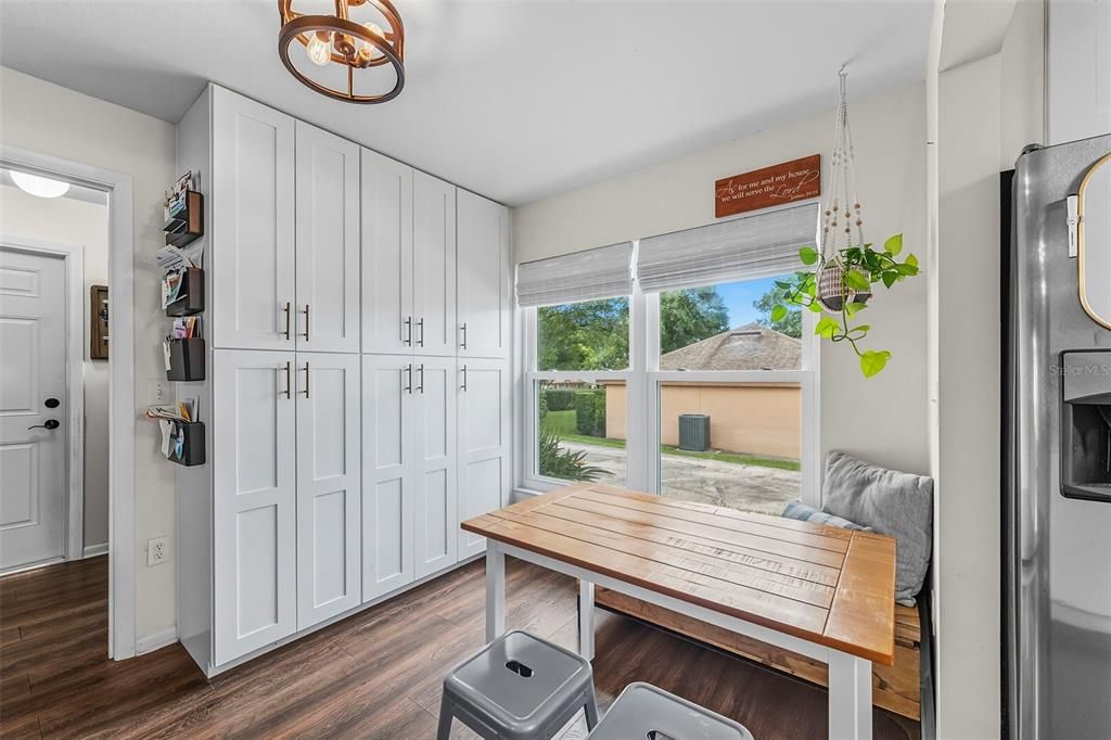 待售: $478,000 (4 贝兹, 2 浴室, 2527 平方英尺)