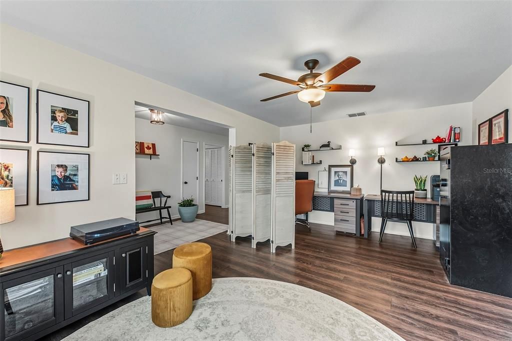 待售: $478,000 (4 贝兹, 2 浴室, 2527 平方英尺)