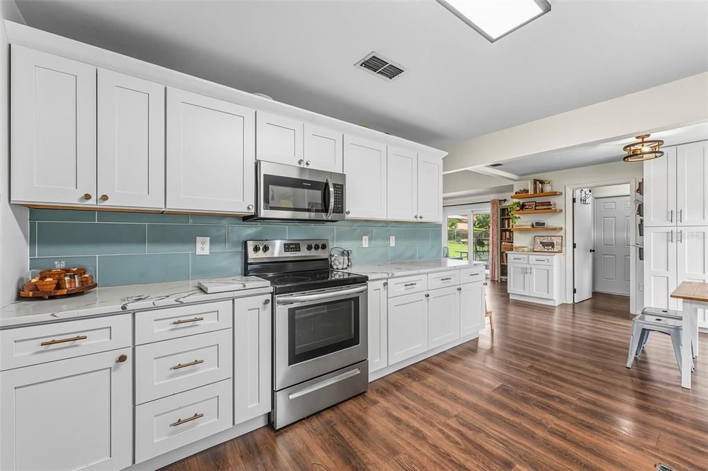 待售: $478,000 (4 贝兹, 2 浴室, 2527 平方英尺)