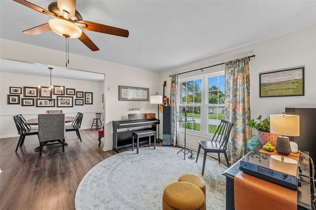 待售: $478,000 (4 贝兹, 2 浴室, 2527 平方英尺)