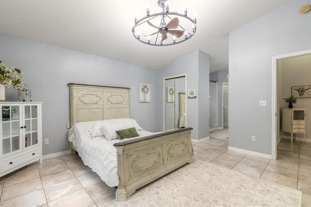 合同活跃: $439,900 (3 贝兹, 2 浴室, 1627 平方英尺)