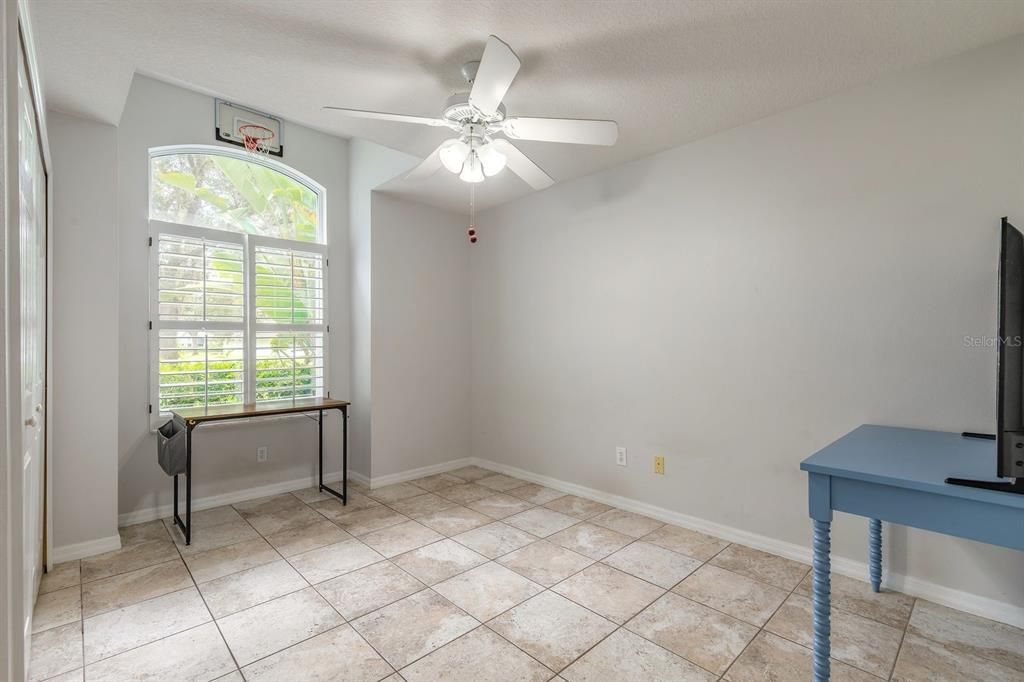 合同活跃: $439,900 (3 贝兹, 2 浴室, 1627 平方英尺)