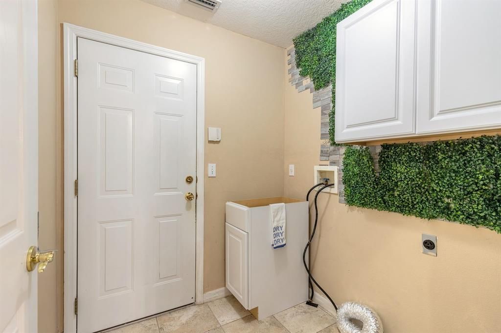 合同活跃: $439,900 (3 贝兹, 2 浴室, 1627 平方英尺)