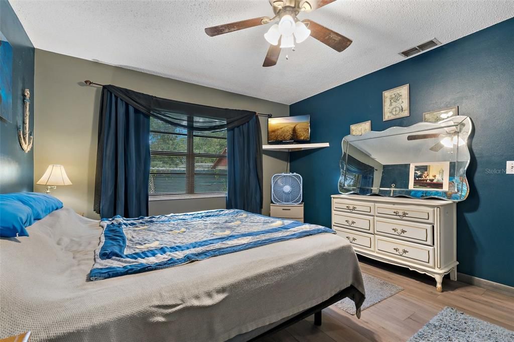 For Sale: $315,000 (2 beds, 2 baths, 1234 Square Feet)