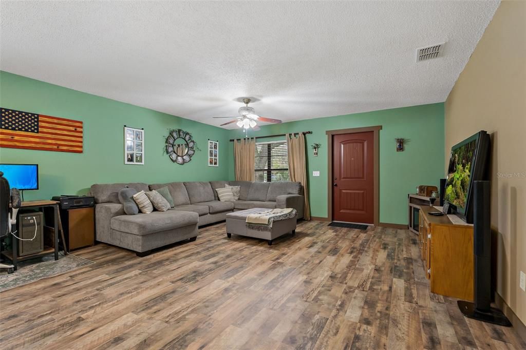 For Sale: $315,000 (2 beds, 2 baths, 1234 Square Feet)