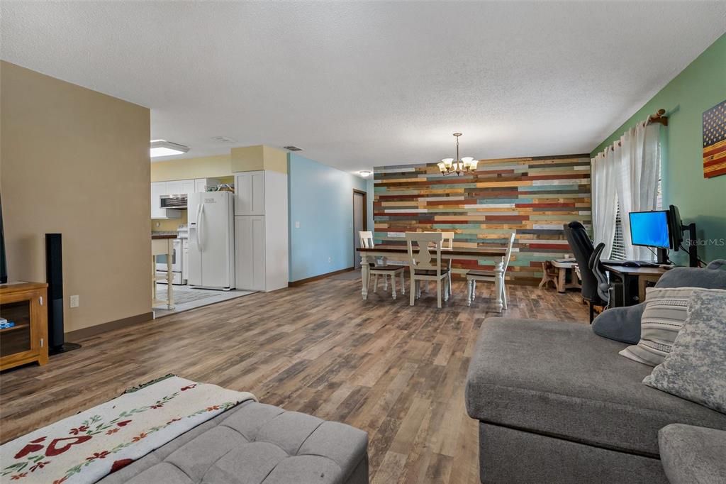 For Sale: $315,000 (2 beds, 2 baths, 1234 Square Feet)