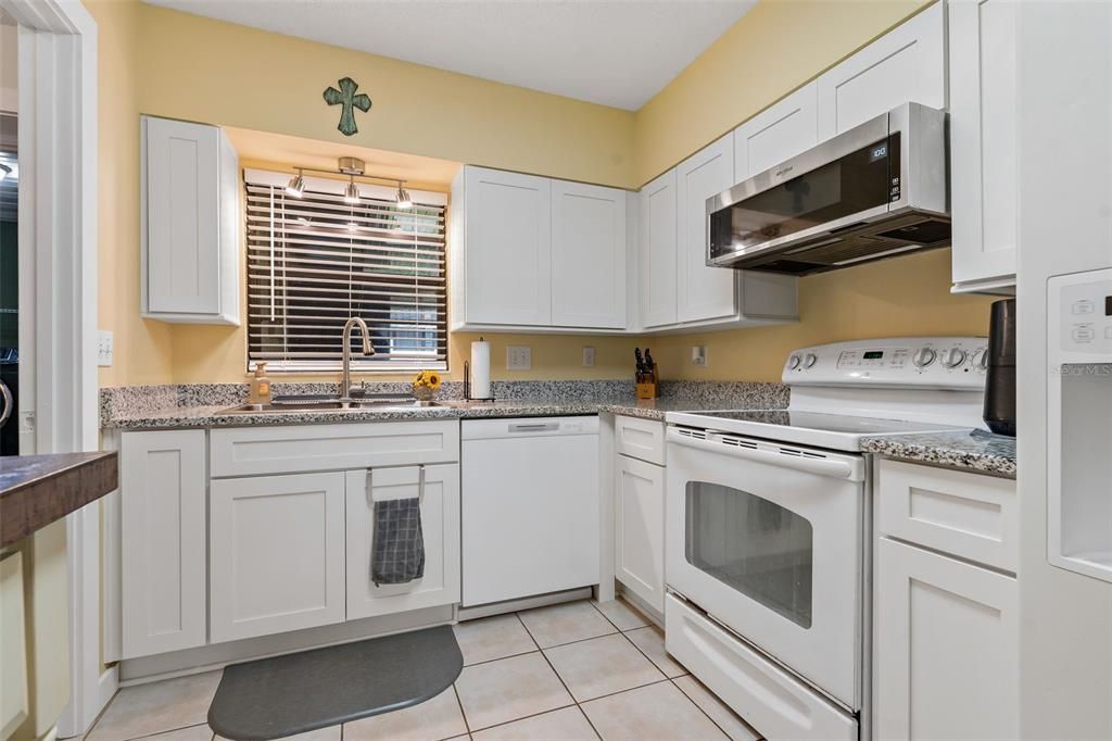 For Sale: $315,000 (2 beds, 2 baths, 1234 Square Feet)