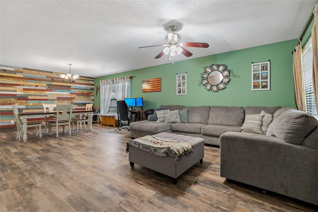 For Sale: $315,000 (2 beds, 2 baths, 1234 Square Feet)