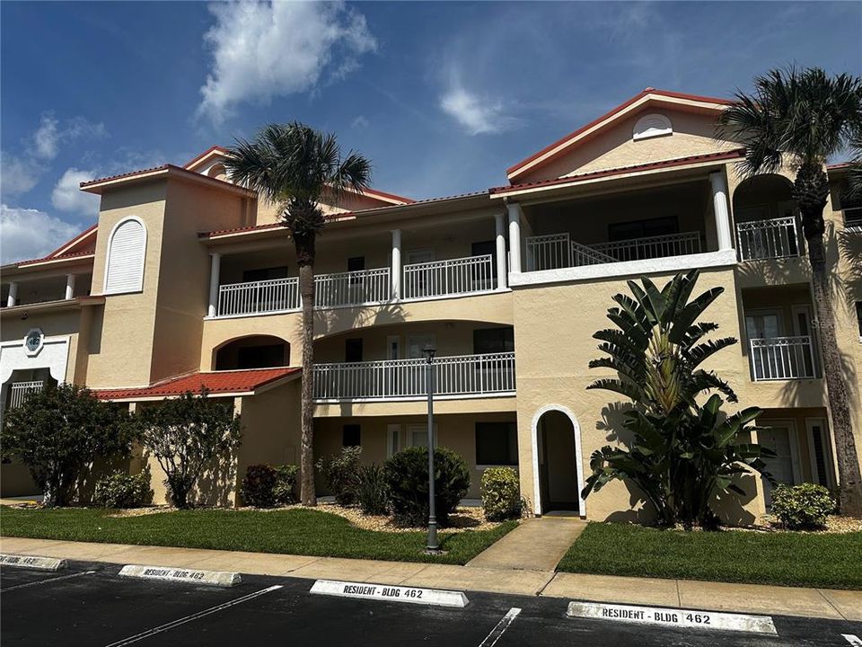 For Sale: $429,900 (2 beds, 2 baths, 1058 Square Feet)