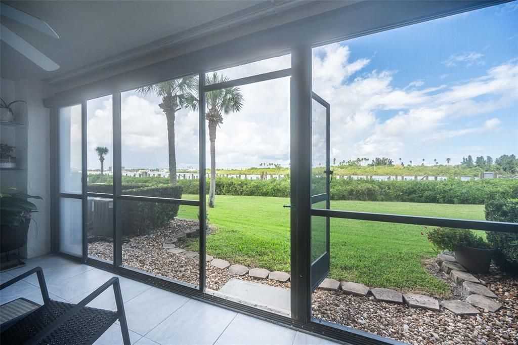 For Sale: $429,900 (2 beds, 2 baths, 1058 Square Feet)