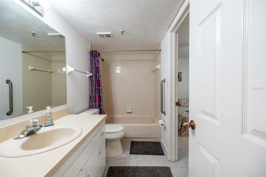 For Sale: $429,900 (2 beds, 2 baths, 1058 Square Feet)