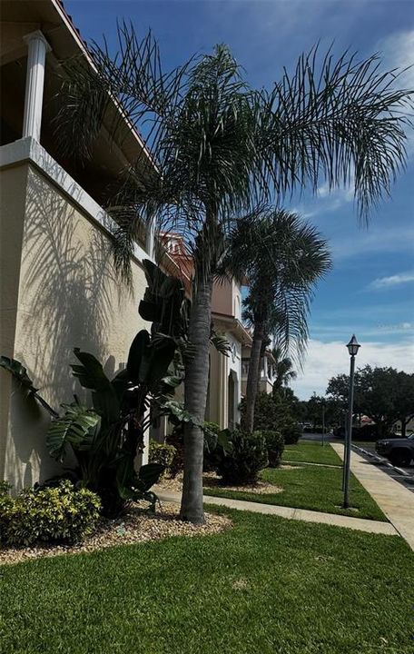 For Sale: $429,900 (2 beds, 2 baths, 1058 Square Feet)