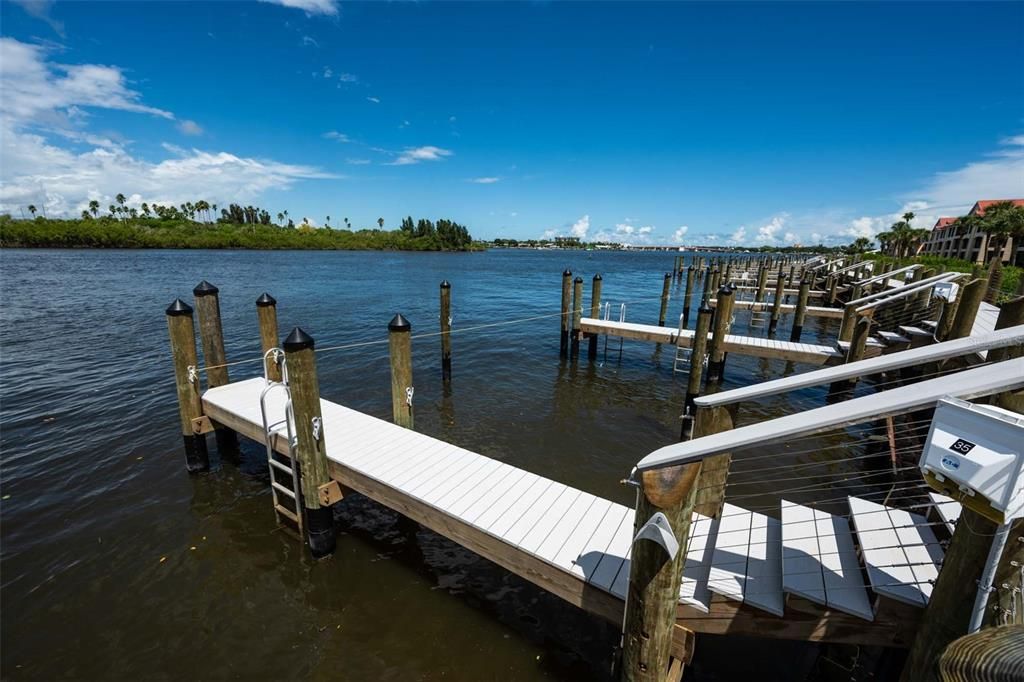 For Sale: $429,900 (2 beds, 2 baths, 1058 Square Feet)