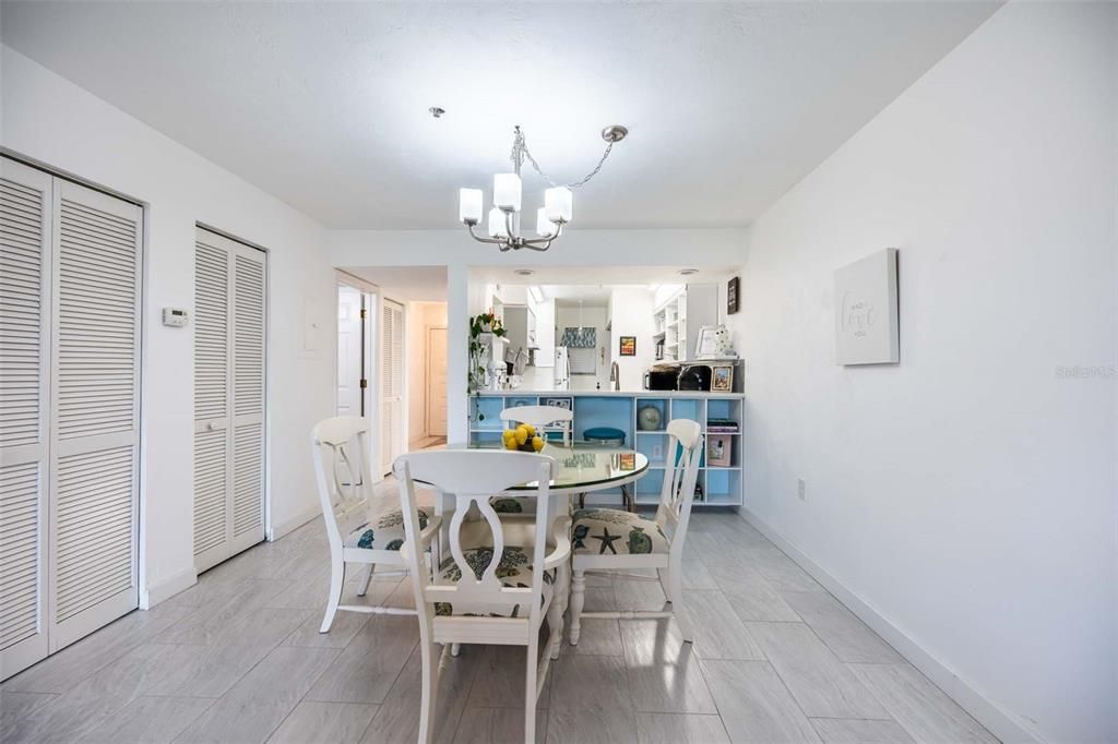 For Sale: $429,900 (2 beds, 2 baths, 1058 Square Feet)