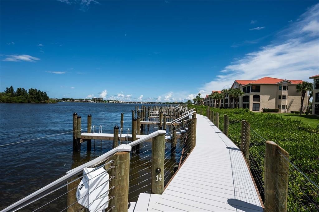 For Sale: $429,900 (2 beds, 2 baths, 1058 Square Feet)