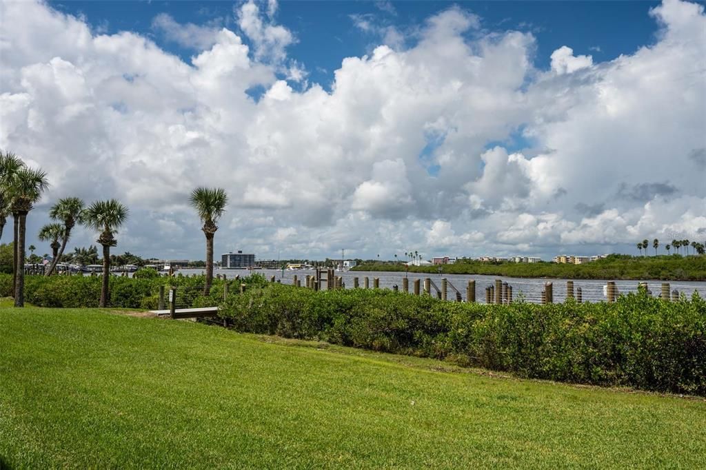 For Sale: $429,900 (2 beds, 2 baths, 1058 Square Feet)