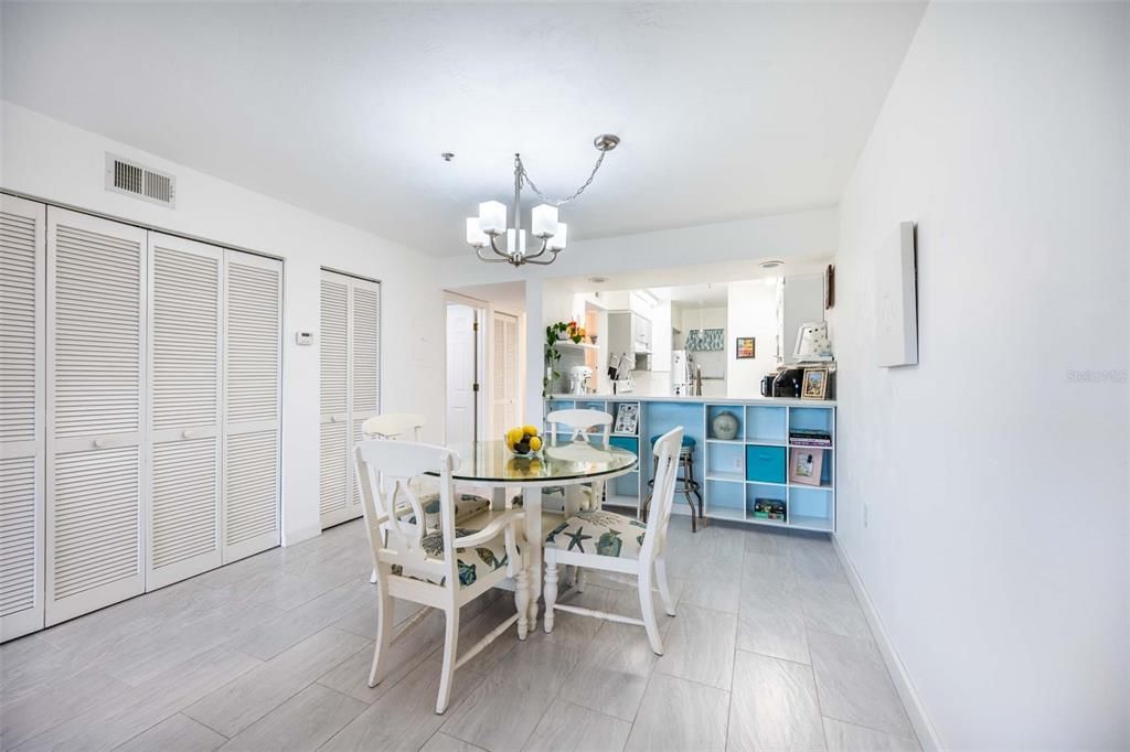 For Sale: $429,900 (2 beds, 2 baths, 1058 Square Feet)