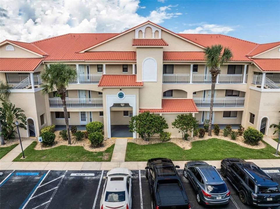 For Sale: $429,900 (2 beds, 2 baths, 1058 Square Feet)