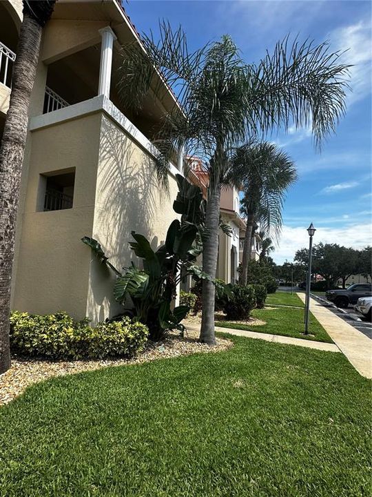 For Sale: $429,900 (2 beds, 2 baths, 1058 Square Feet)