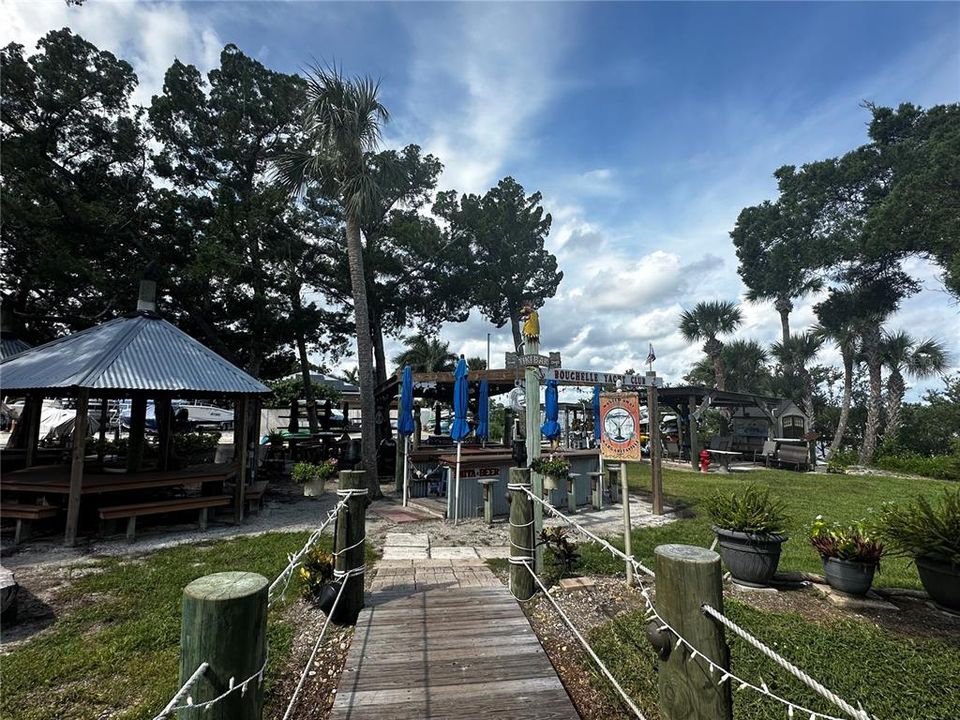 For Sale: $429,900 (2 beds, 2 baths, 1058 Square Feet)