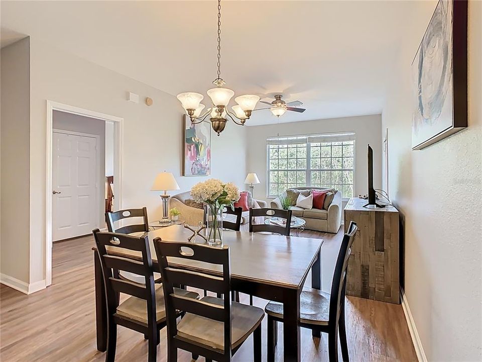 合同活跃: $1,799 (3 贝兹, 2 浴室, 1402 平方英尺)