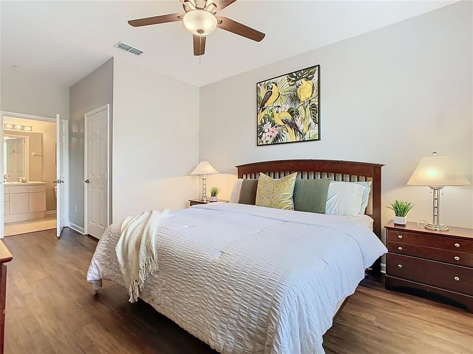 合同活跃: $1,799 (3 贝兹, 2 浴室, 1402 平方英尺)