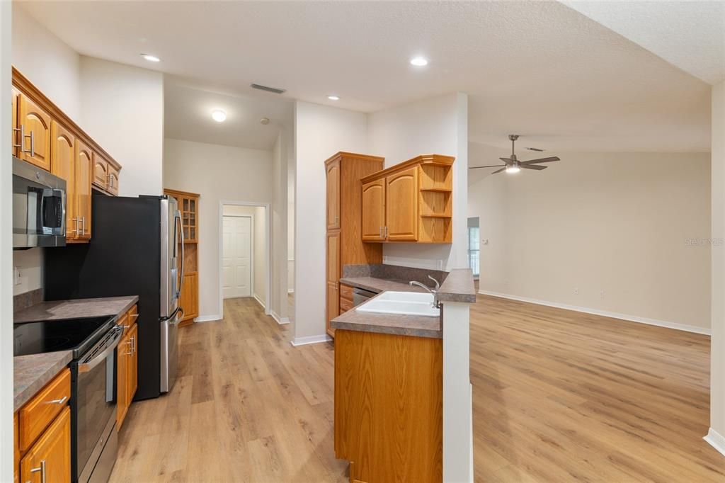 Active With Contract: $379,000 (3 beds, 2 baths, 1702 Square Feet)