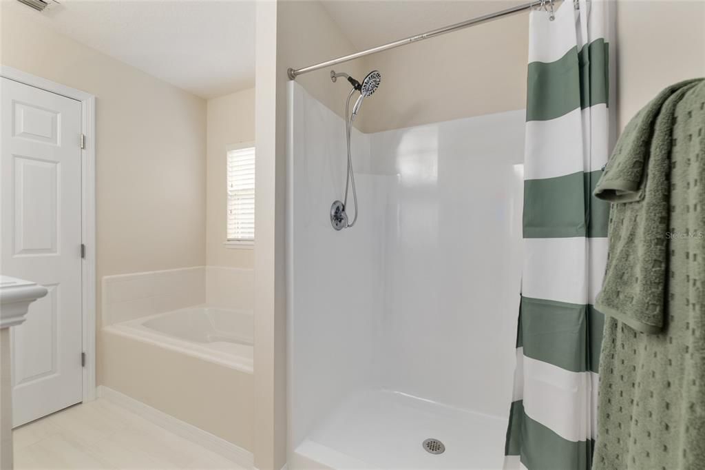 Active With Contract: $379,000 (3 beds, 2 baths, 1702 Square Feet)